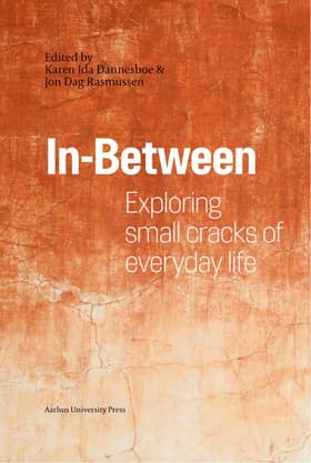 In-between af Karen Ida Dannesboe